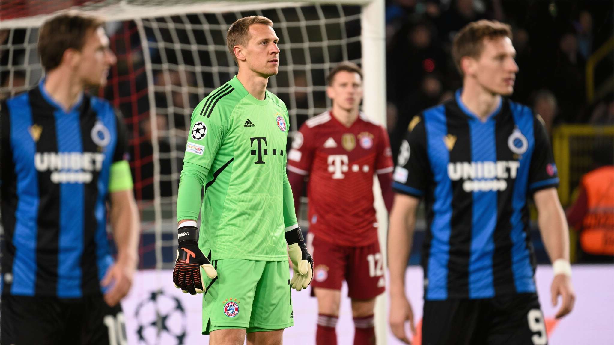 德黑兰遭袭引爆空中战火 从拜仁的一贯操作逻辑来看,答案大概率是否定的。欧冠赛场对拜仁而言意义重大,主帅孔